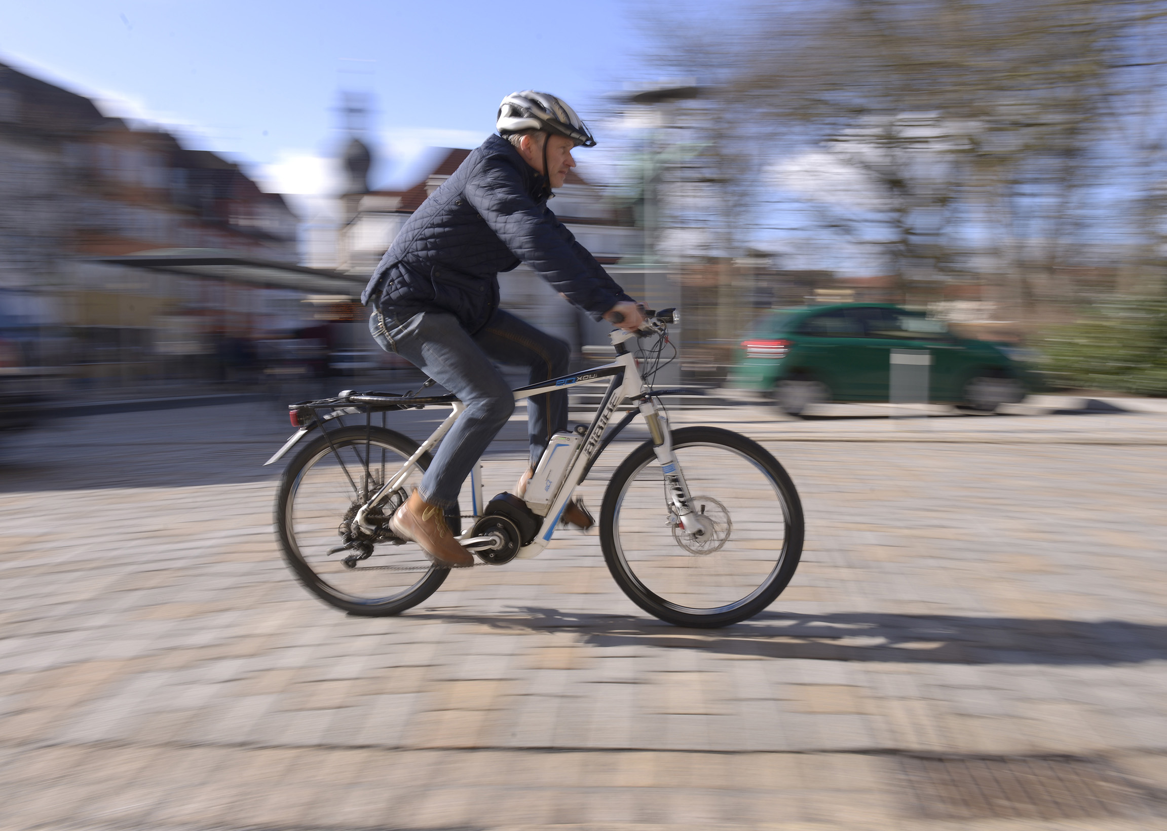 Pedelecs machen Rad fahren ohne Anstrengung möglich, Foto: HUK-COBURG Pedelecs machen Rad fahren ohne Anstrengung möglich, Foto: HUK-COBURG