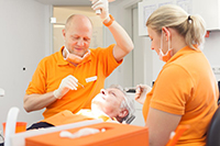 Dr. Christoph Sliwowski, Leiter der Zahnimplantat-Klinik Düsseldorf im St. Vinzenz-Krankenhaus