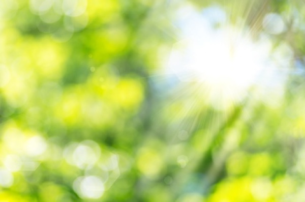 Typisch für einen Grauen Star: Blendungsempfindlichkeit der Augen nimmt zu. (Bildquelle:©Laure F - F Typisch für einen Grauen Star: Blendungsempfindlichkeit der Augen nimmt zu. (Bildquelle:©Laure F - F