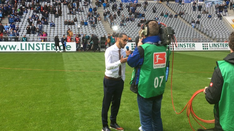 Ozan Capan während der Präsentation in der Allianz Arena Ozan Capan während der Präsentation in der Allianz Arena