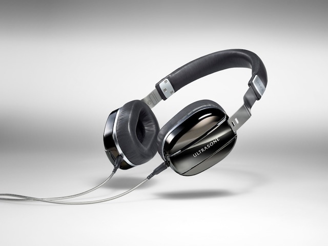 Der Ultrasone Edition M Black Pearl ist ab Ende Juni 2016 im Handel erhältlich. Der Ultrasone Edition M Black Pearl ist ab Ende Juni 2016 im Handel erhältlich.