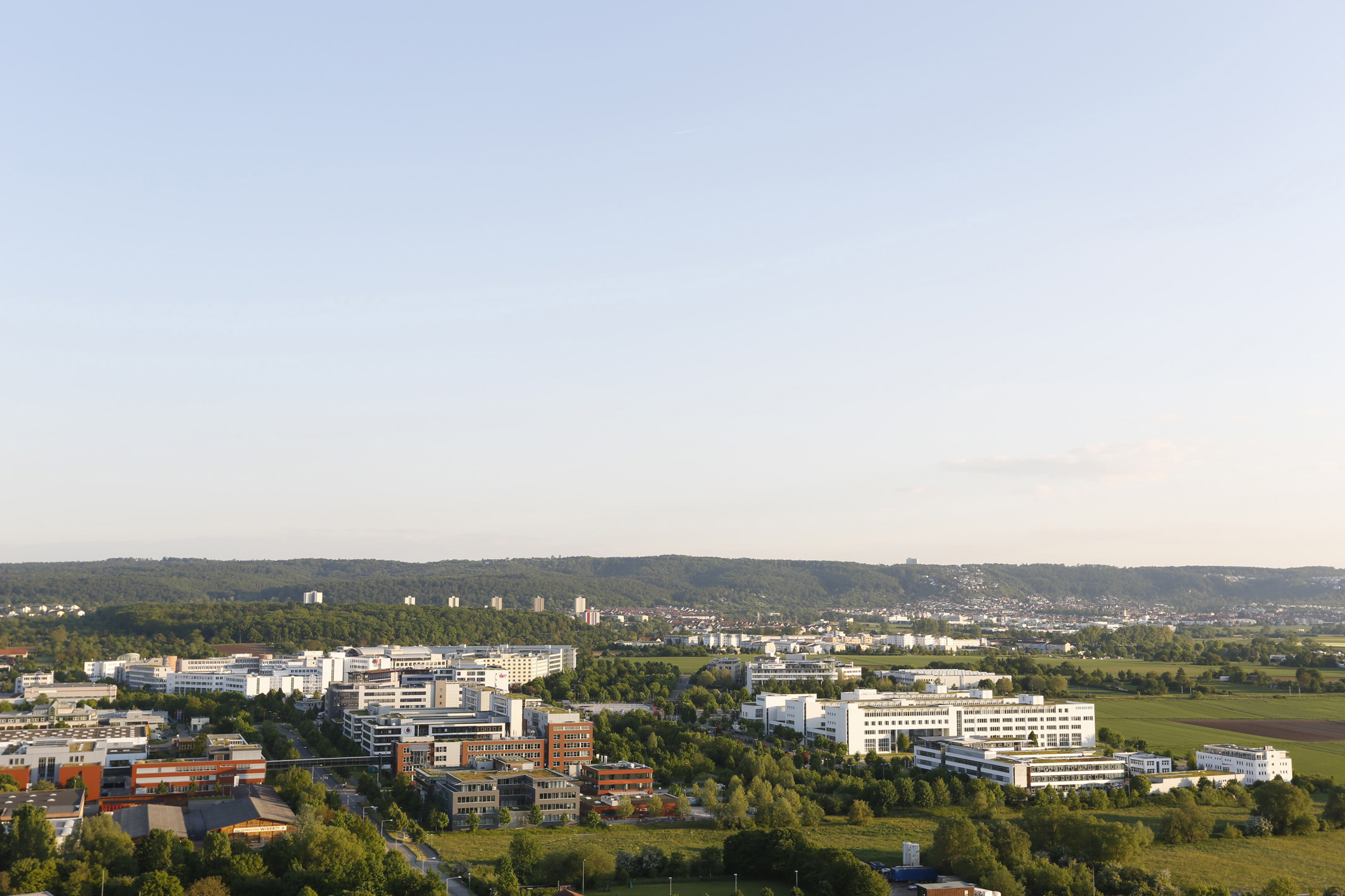 (Foto: Standortinitiative Weilimpark Stuttgart e. V.) Panoramaaufnahme Gewerbegebiet Weilimpark (Bil (Foto: Standortinitiative Weilimpark Stuttgart e. V.) Panoramaaufnahme Gewerbegebiet Weilimpark (Bil