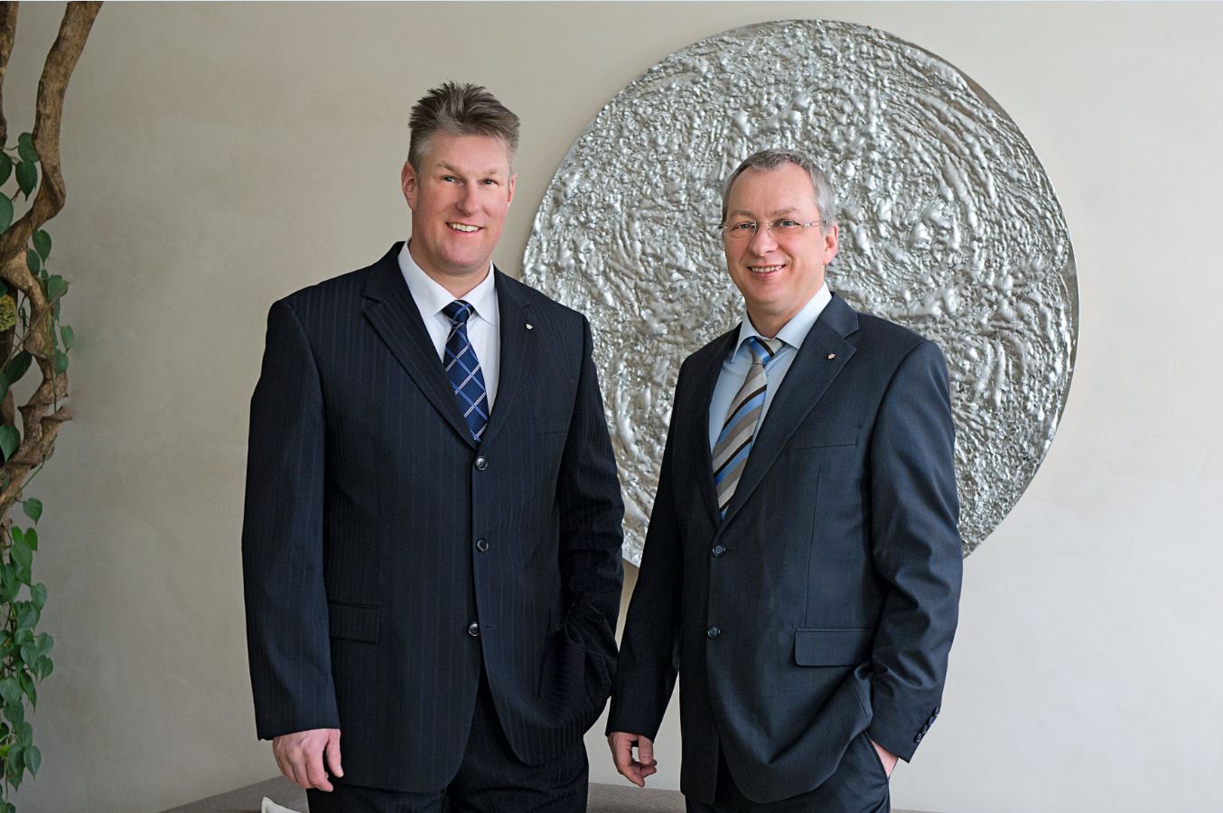 Peter Engelbrecht (l.) und Karlheinz Rohrwild. (Bildquelle: Dorfner Gruppe) Peter Engelbrecht (l.) und Karlheinz Rohrwild. (Bildquelle: Dorfner Gruppe)