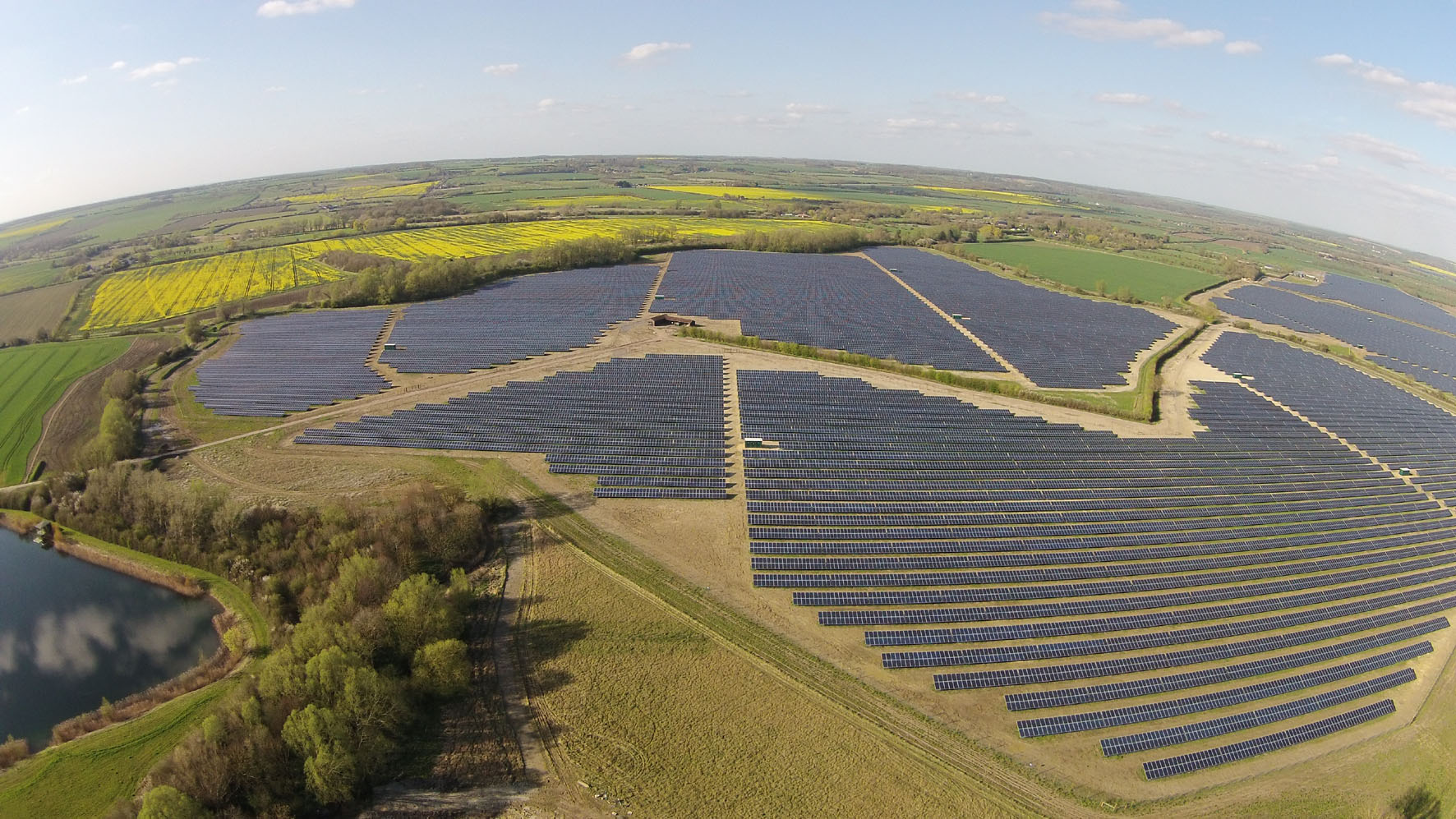 Die meteocontrol realisierte das Monitoring von 130 MWp Solarstrom für die BayWa r.e. in UK. (Bildqu Die meteocontrol realisierte das Monitoring von 130 MWp Solarstrom für die BayWa r.e. in UK. (Bildqu