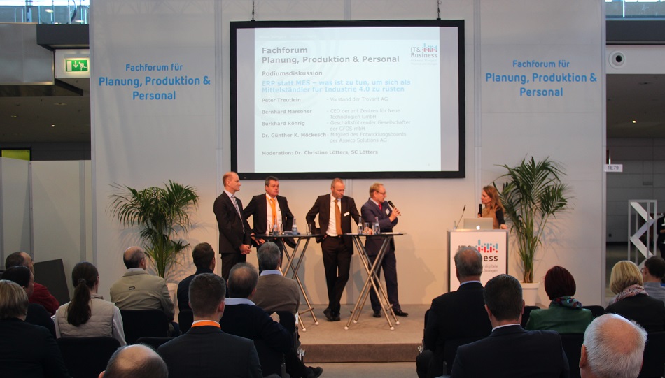 Gut besuchte Podiumsdiskussion unter Moderation von Dr. C. Lötters auf der IT&Business 2015