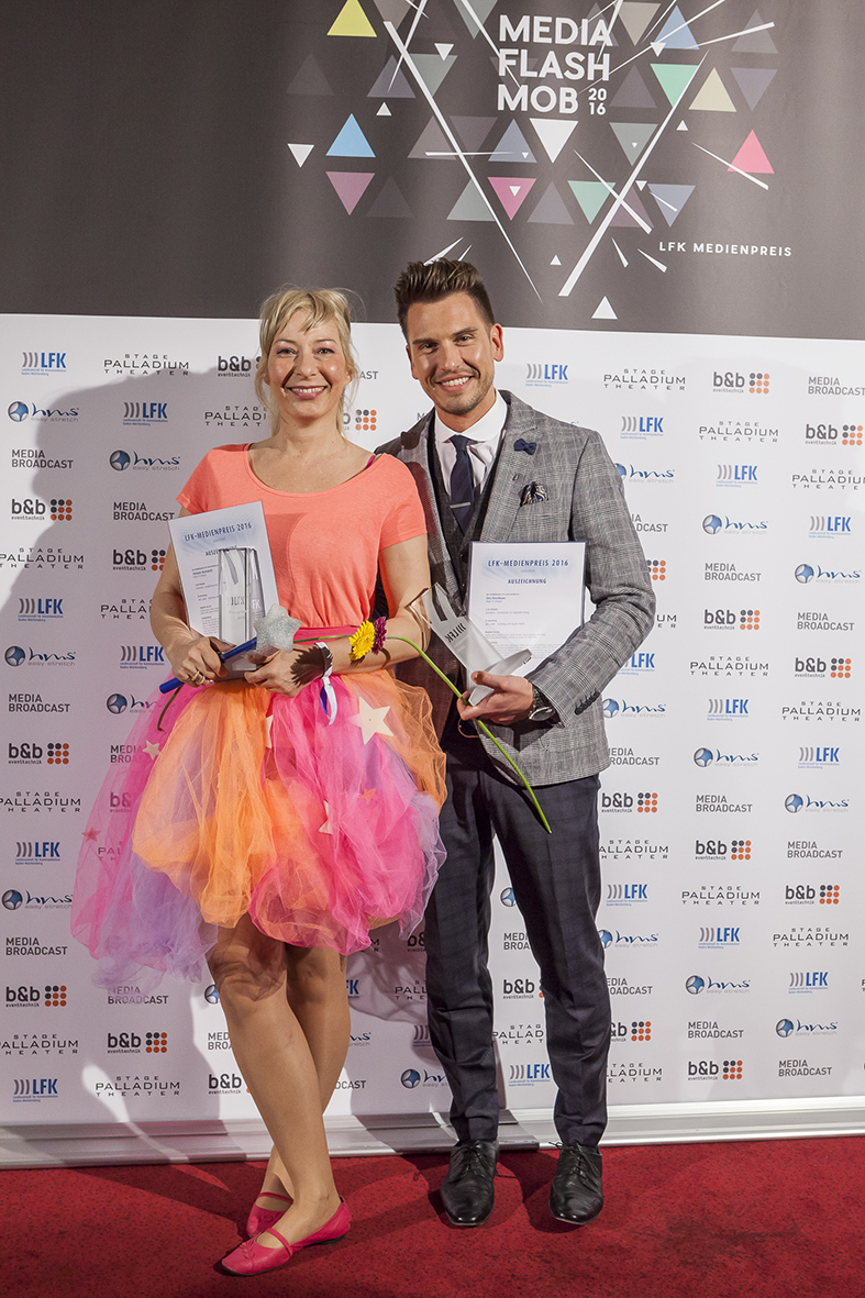 Chris Fleischhauer und Cristiane Maschajechi von Regio TV Stuttgart gewinnen LFK-Medienpreis 2016. Chris Fleischhauer und Cristiane Maschajechi von Regio TV Stuttgart gewinnen LFK-Medienpreis 2016.