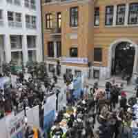 Großes Interesse am Schüleraustausch: Messe (Foto: Dt. Stiftung Völkerverständigung) Großes Interesse am Schüleraustausch: Messe (Foto: Dt. Stiftung Völkerverständigung)