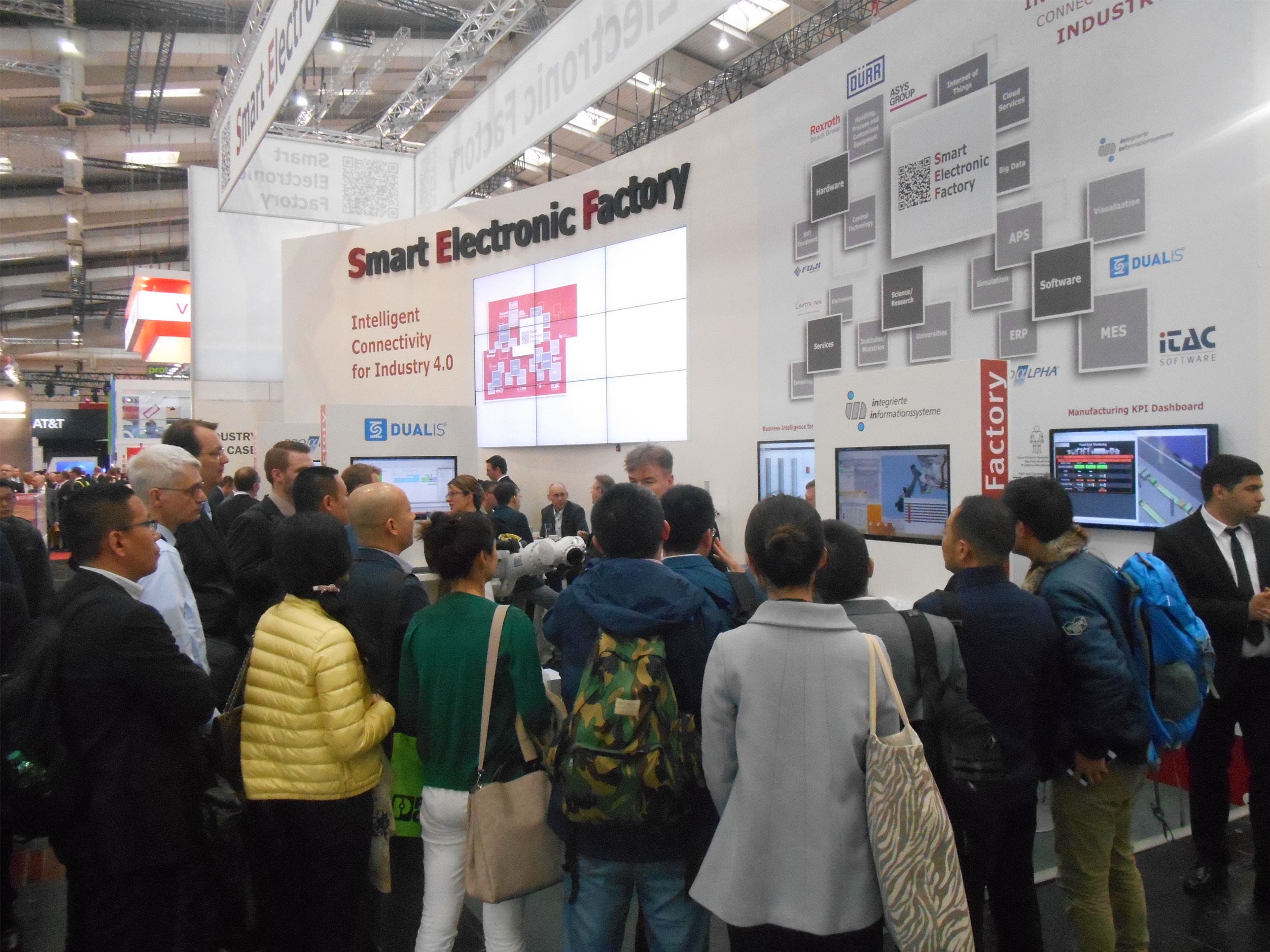 Messestand des SEF Smart Electronic Factory auf der HANNOVER MESSE 2016 Messestand des SEF Smart Electronic Factory auf der HANNOVER MESSE 2016