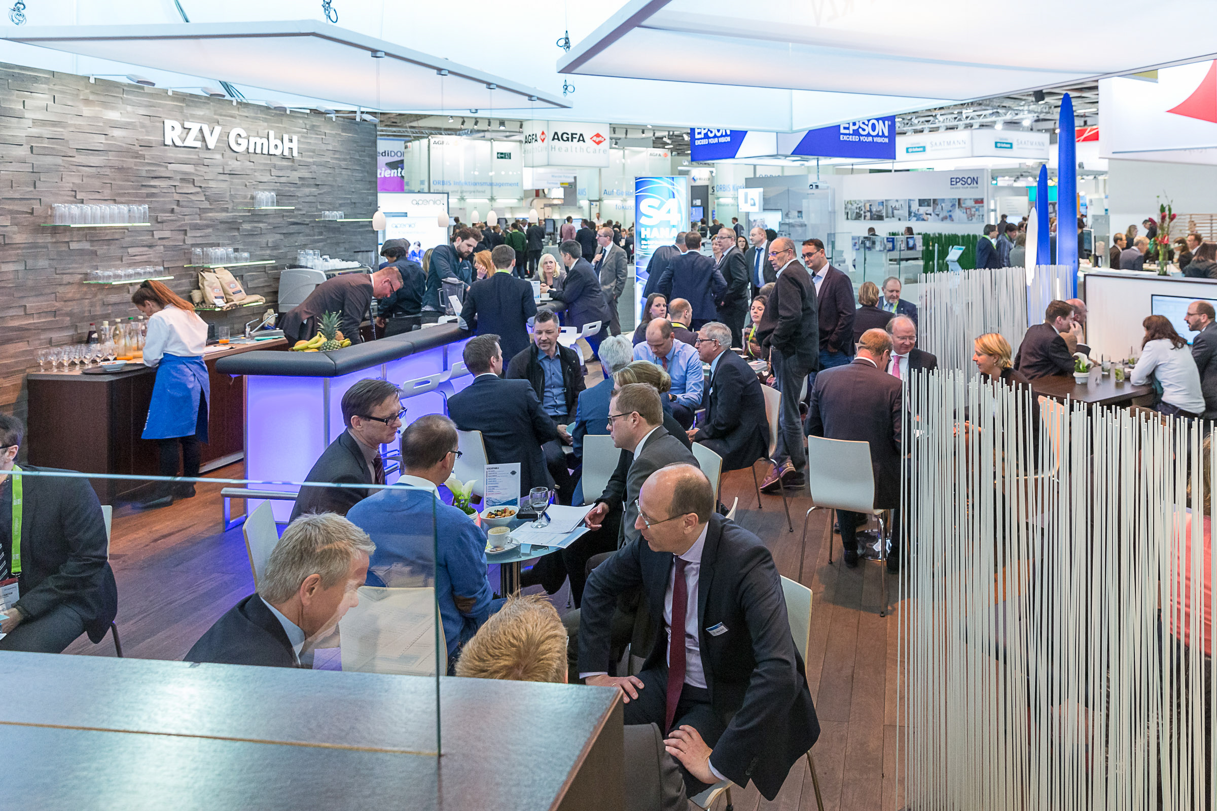 Volles Haus am Messestand der RZV GmbH