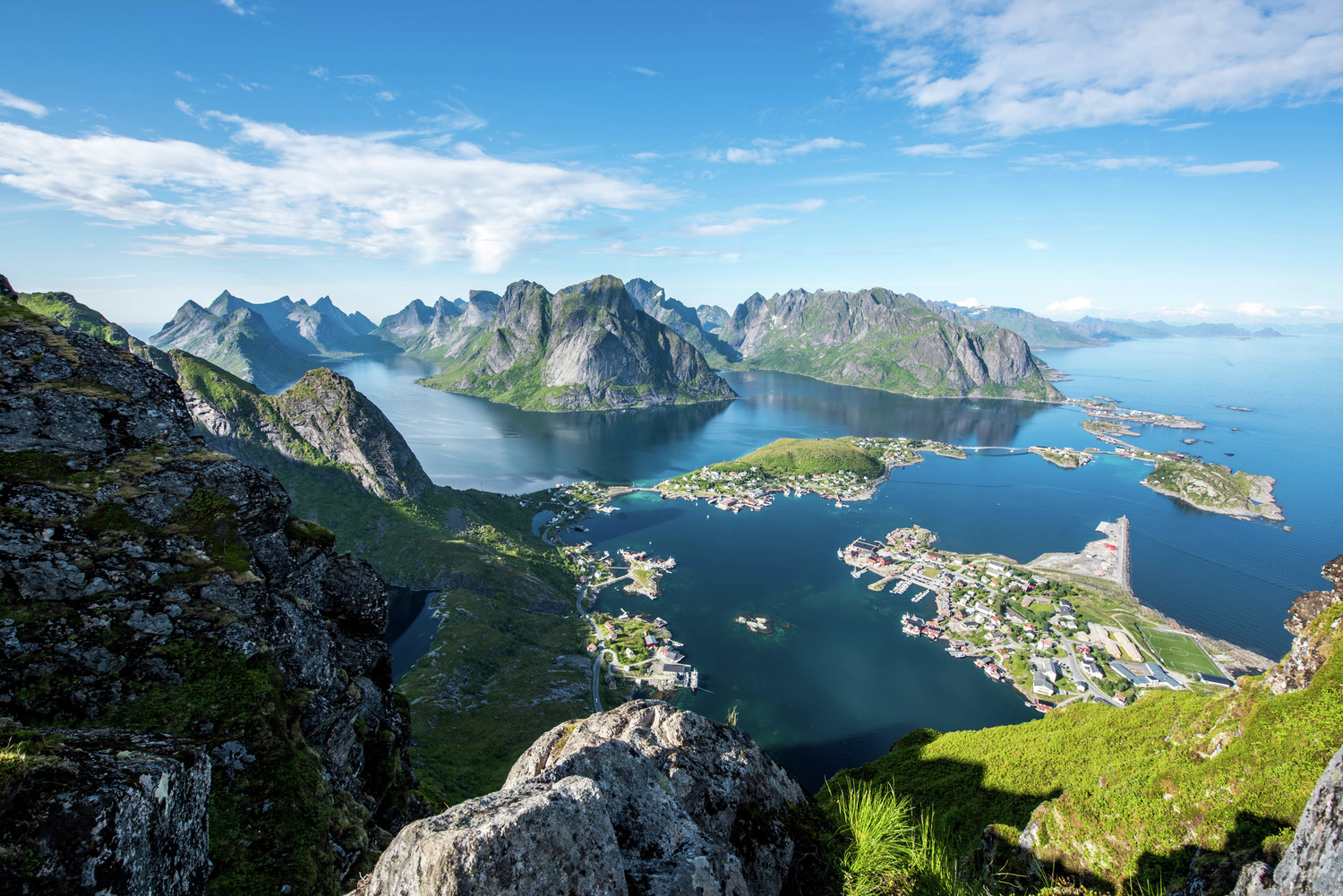 Aussicht auf Reine auf den Lofoten-Inseln in Norwegen (c)Tomasz Furmanek/Visitnorway.com Aussicht auf Reine auf den Lofoten-Inseln in Norwegen (c)Tomasz Furmanek/Visitnorway.com