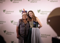 Juana Payaba Cachique (links) mit Ana Paula Tavares, Executive Vice President Rainforest Alliance Juana Payaba Cachique (links) mit Ana Paula Tavares, Executive Vice President Rainforest Alliance