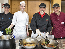 Gunnar Altenfeld (l.) und Thomas Beers (2. v. r.) mit Saskia Haarhoff und Thomas Saalberg Gunnar Altenfeld (l.) und Thomas Beers (2. v. r.) mit Saskia Haarhoff und Thomas Saalberg