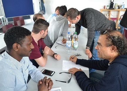 Journalisten fragen - Studierende Flüchtlinge anworten. Foto: Franz Motzko Journalisten fragen - Studierende Flüchtlinge anworten. Foto: Franz Motzko