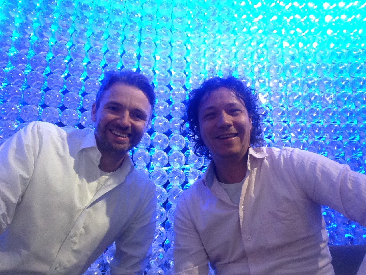 Daniel Helbig und Stefan Könsgen bieten Büroreisen an. Ziel: Teambuildung und soziales Engagement.