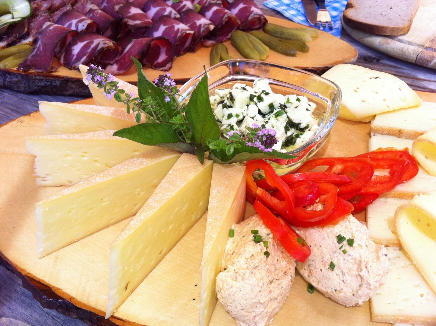 Köstlich: Almkäse-Jause im Tennengau (Bildquelle: tennengau.com) Köstlich: Almkäse-Jause im Tennengau (Bildquelle: tennengau.com)