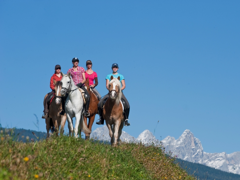Im Sattel die Region und ihre Spezialitäten entdecken. (Bildquelle: Altenmarkt-Zauchensee Tourismus)