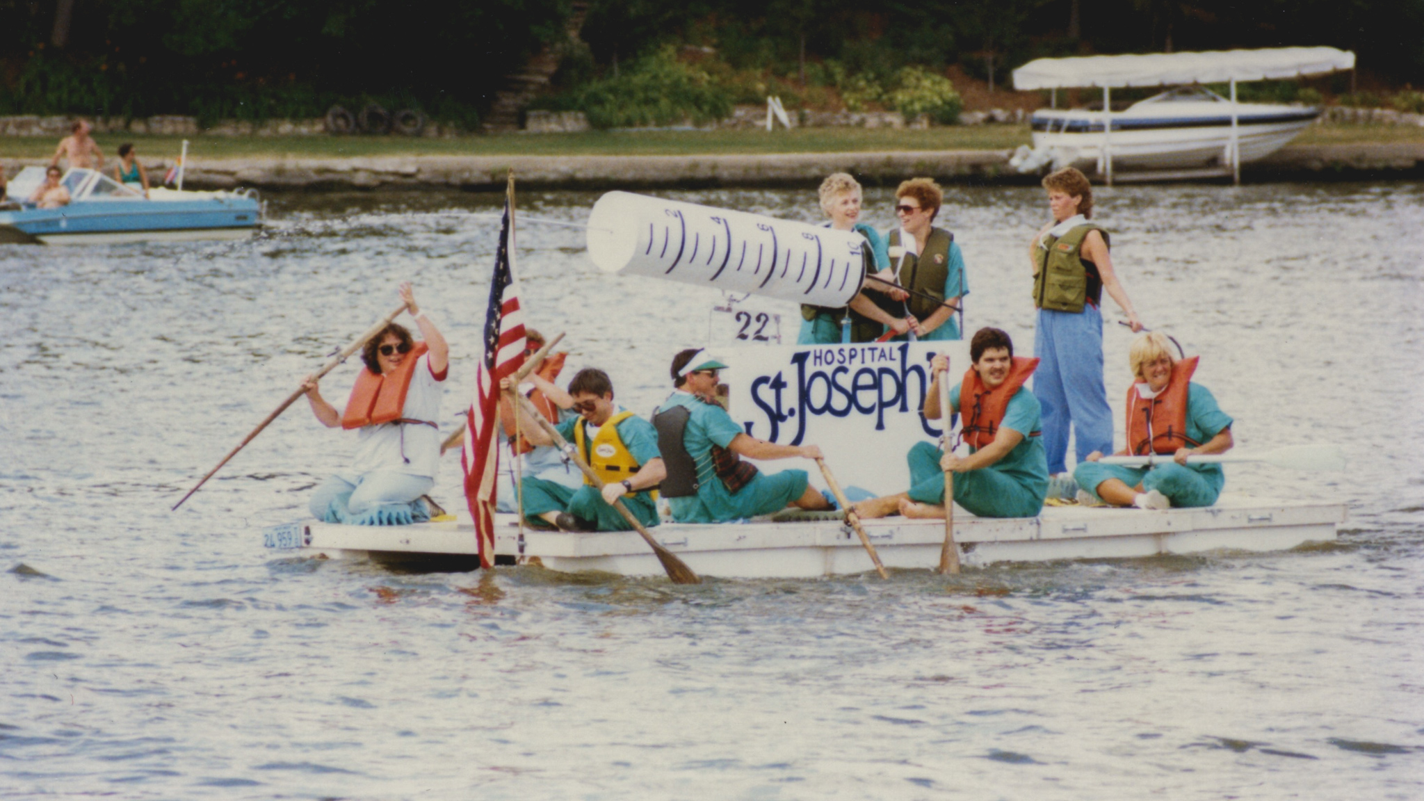 Regatta auf dem Rock River mit selbst gebauten Booten in Rockford