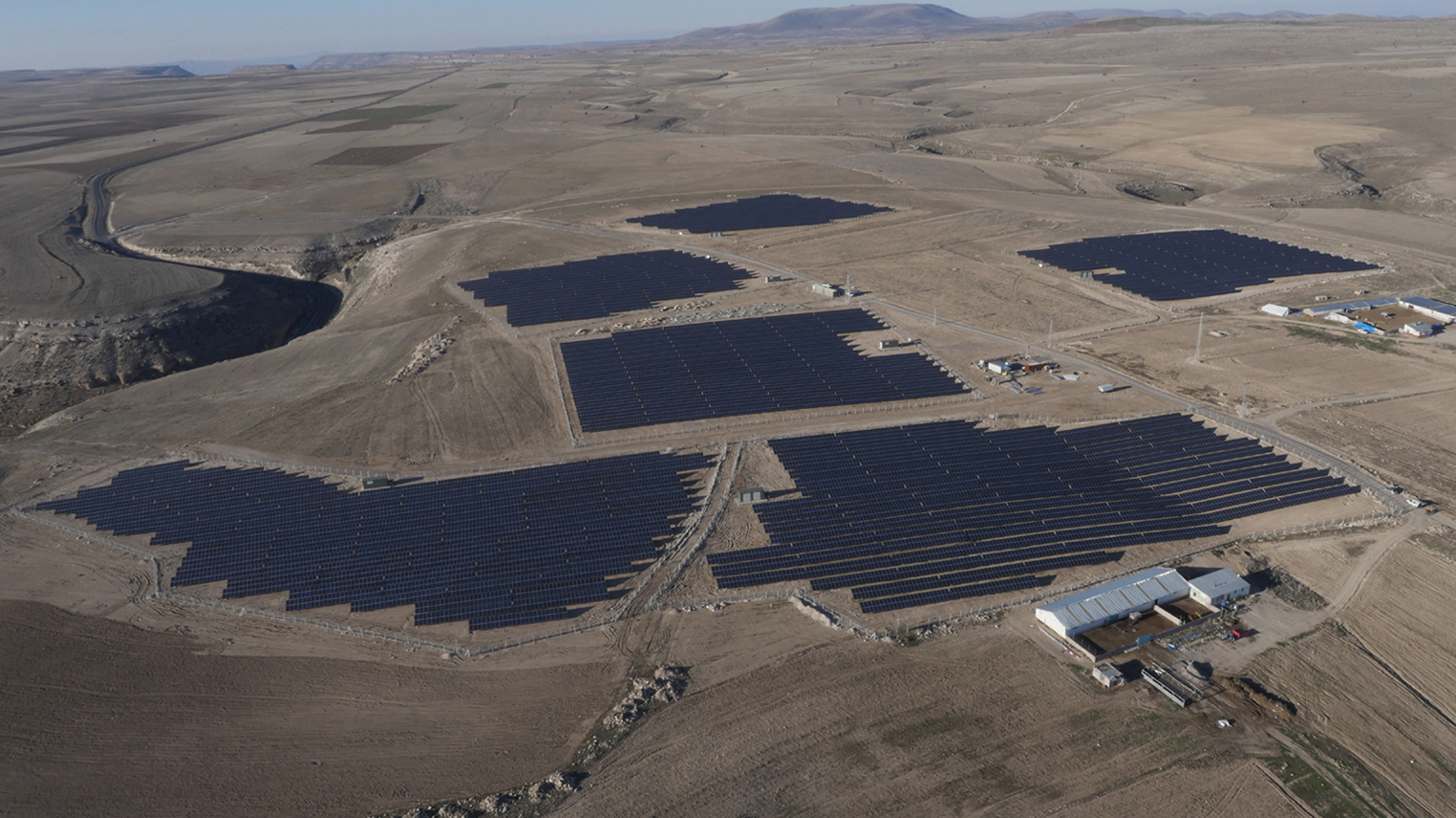 Die Phoenix Solar AG setzt beim Betrieb ihrer Solarparks auf die Monitoringsysteme der meteocontrol.
