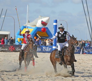 Poloteam Lanson beim Beach Polo Sylt, Foto-Credit Georg Supanz Poloteam Lanson beim Beach Polo Sylt, Foto-Credit Georg Supanz