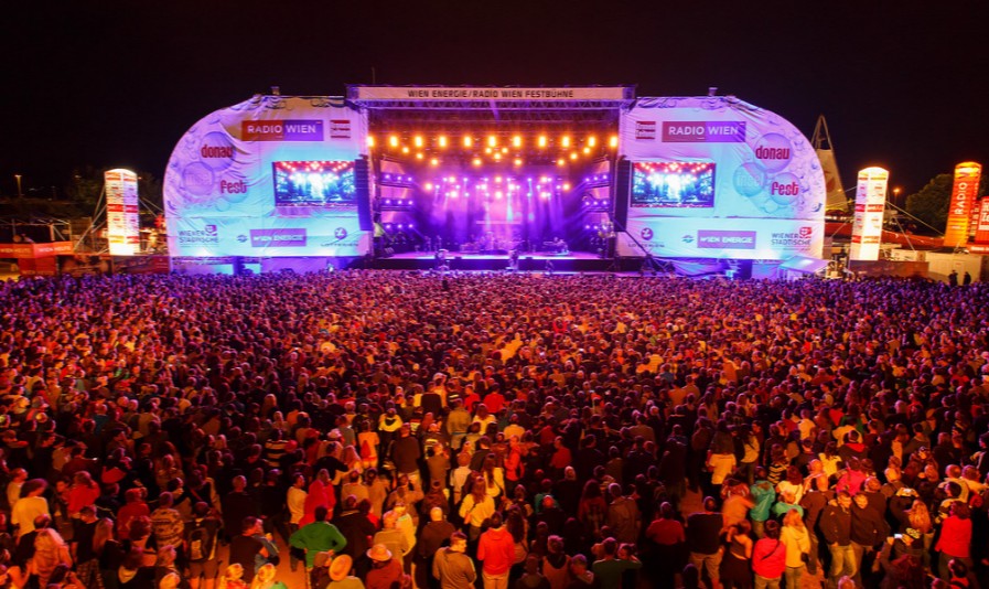 DIF Festbühne 2015 (Bildquelle: (c) Florian Wieser) DIF Festbühne 2015 (Bildquelle: (c) Florian Wieser)
