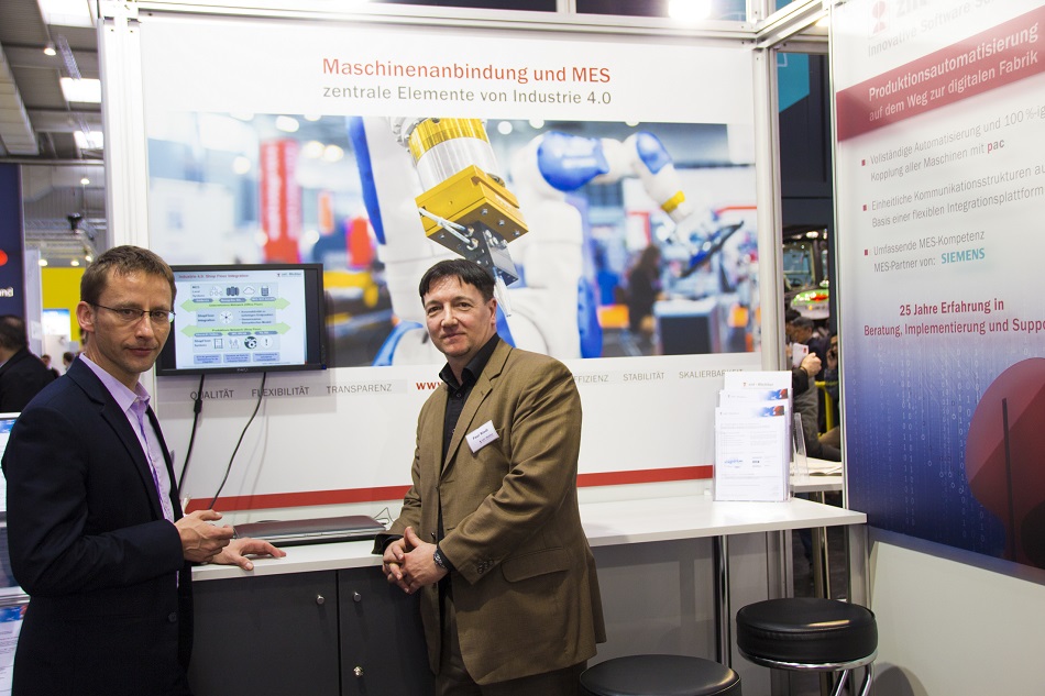 Gerald Rampf (li.) und Paul Riedl (re.) auf der Hannover Messe Gerald Rampf (li.) und Paul Riedl (re.) auf der Hannover Messe