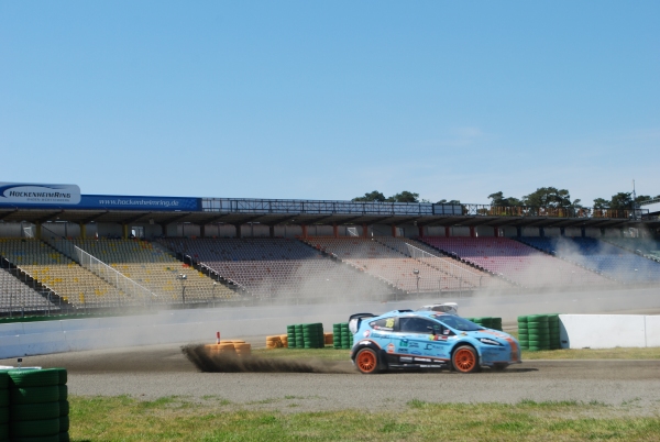 Rallycross auf ungebundener Wegedecke von HanseGrand (Bildquelle: @ Iris Schweizer HanseGrand Süd-We Rallycross auf ungebundener Wegedecke von HanseGrand (Bildquelle: @ Iris Schweizer HanseGrand Süd-We