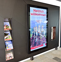 Beispiel: 75 Zoll Outdoor Case. Copyright: Peakmedia
