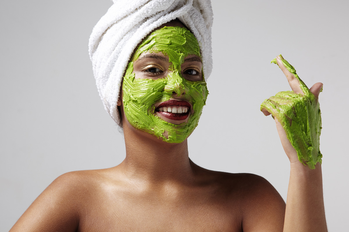 Beauty-Labor aus Schüsseln und Löffeln: So einfach gelingt die natürliche Gesichtspflege. (Bildquell Beauty-Labor aus Schüsseln und Löffeln: So einfach gelingt die natürliche Gesichtspflege. (Bildquell