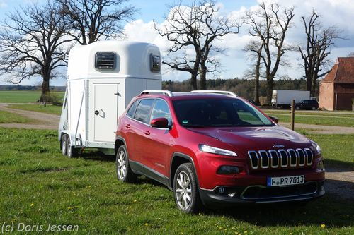 Pferdeanhänger-Zugfahrzeug Jeep Cherokee 2.2 MultiJet II Pferdeanhänger-Zugfahrzeug Jeep Cherokee 2.2 MultiJet II