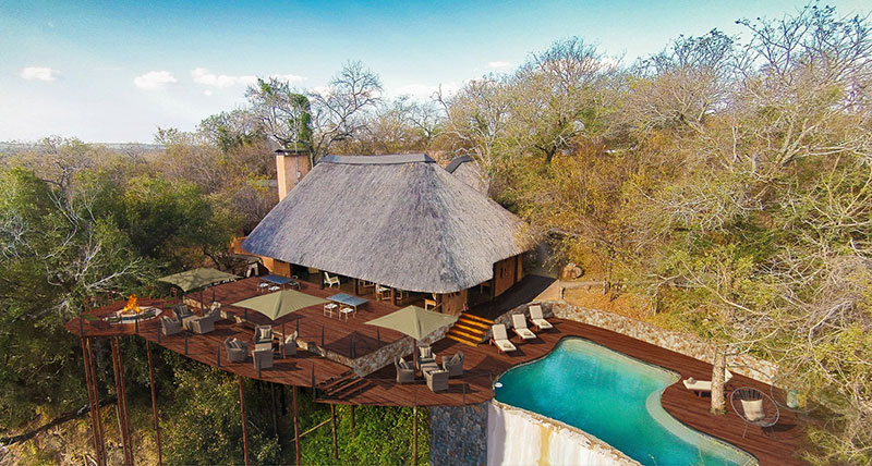 Garonga Safari Camp 'neu erfunden' - Terrasse und Pooldeck (Bildquelle: Garonga Safari Camp)