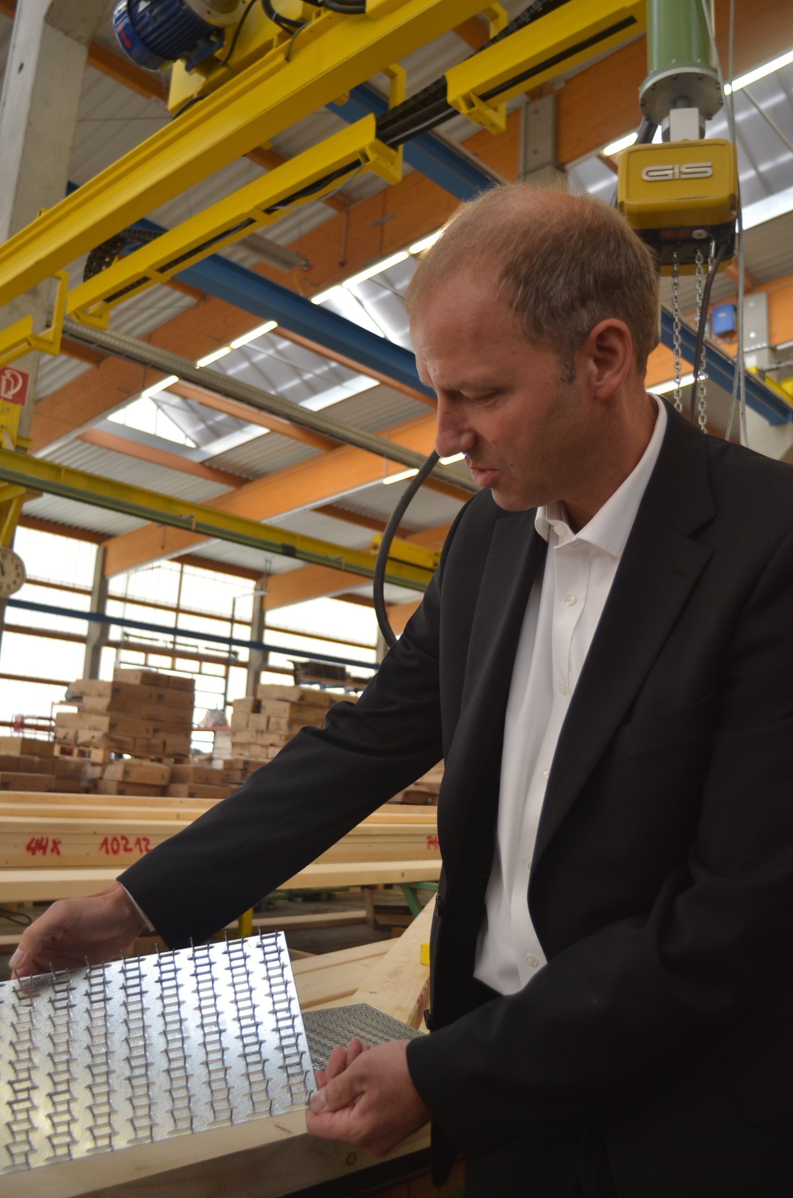 Ralf Stoodt,Sachverständiger für Nagelplatten, kennt sich beim neuen Eurocode 5 gut aus.(c)Achim Zie