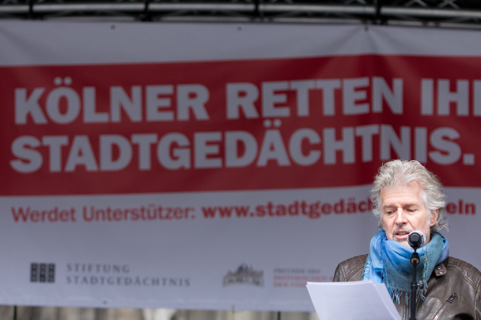 Der Schriftsteller Frank Schätzing bei der Auftaktveranstaltung am Kölner Dom (Bildquelle:©Raimond S Der Schriftsteller Frank Schätzing bei der Auftaktveranstaltung am Kölner Dom (Bildquelle:©Raimond S