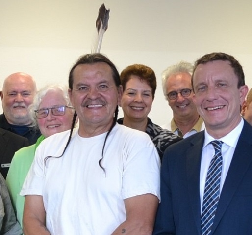 (v.li.): Uwe Hochmuth, Ute Rühl, Red Cloud, Dagmar Fojkar, Hans-Rüdiger Kaufmann, Stephan Götze (v.li.): Uwe Hochmuth, Ute Rühl, Red Cloud, Dagmar Fojkar, Hans-Rüdiger Kaufmann, Stephan Götze