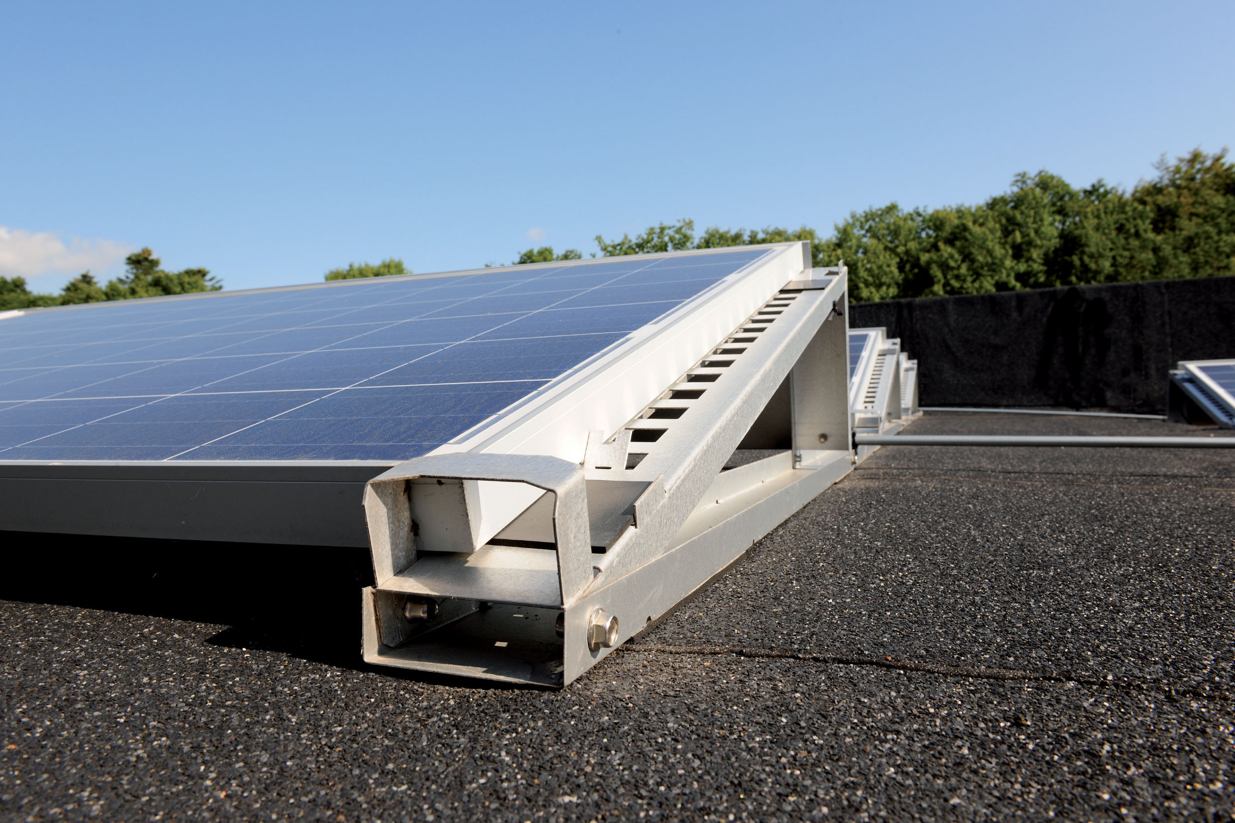 Unterkonstruktionen der Firma Richard Brink bieten Solarmodulen sicheren Halt. Unterkonstruktionen der Firma Richard Brink bieten Solarmodulen sicheren Halt.