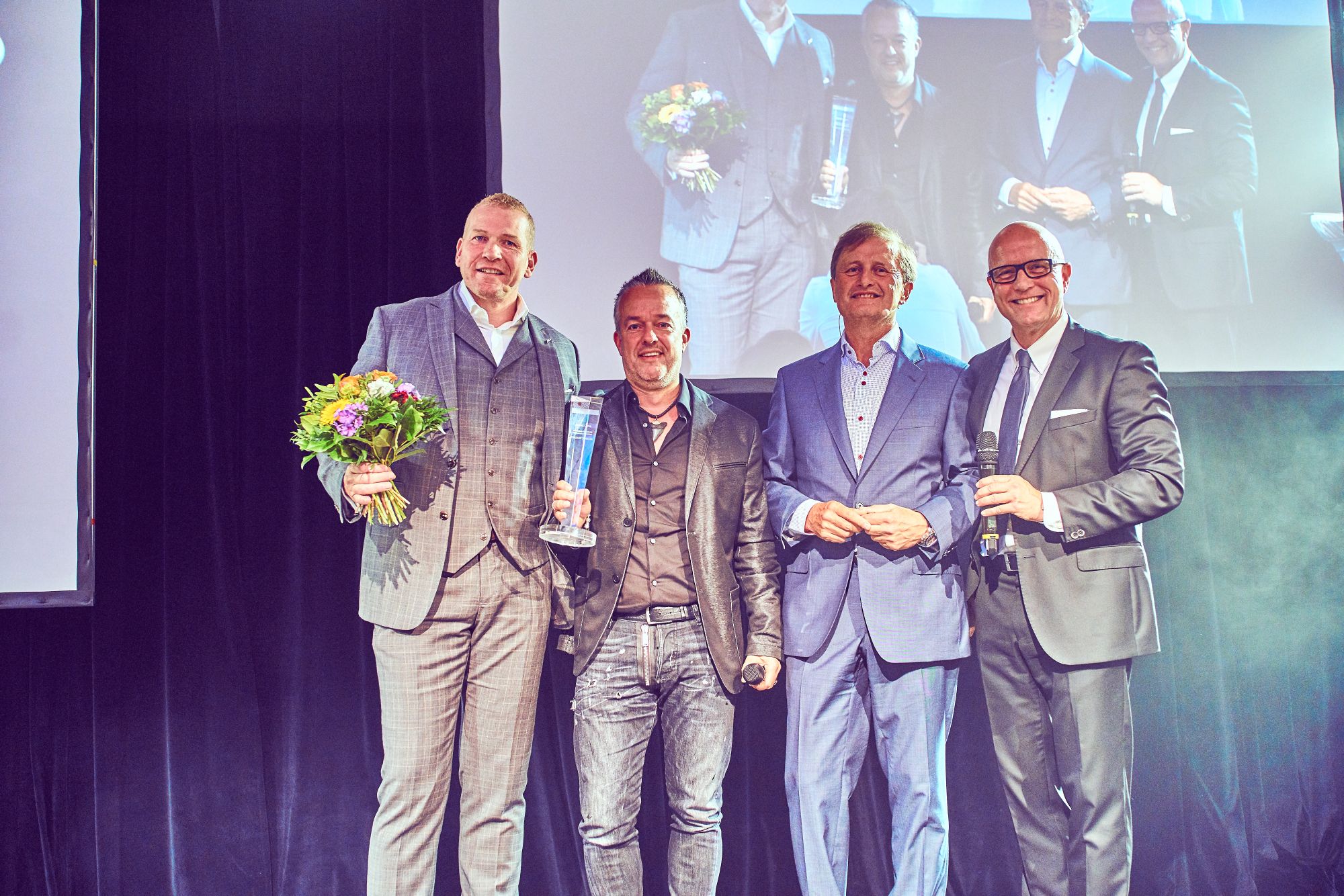 Verleihung des SALESLEADERS AWARD an Fressnapf-Gründer Torsten Toeller (2. v.l.) (Bildquelle:©Philip
