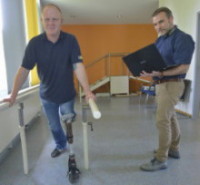 Seine Prothese lässt Tim Großekathöfer regelmäßig von Orthopädiemeister Daniel Grüninger einstellen.