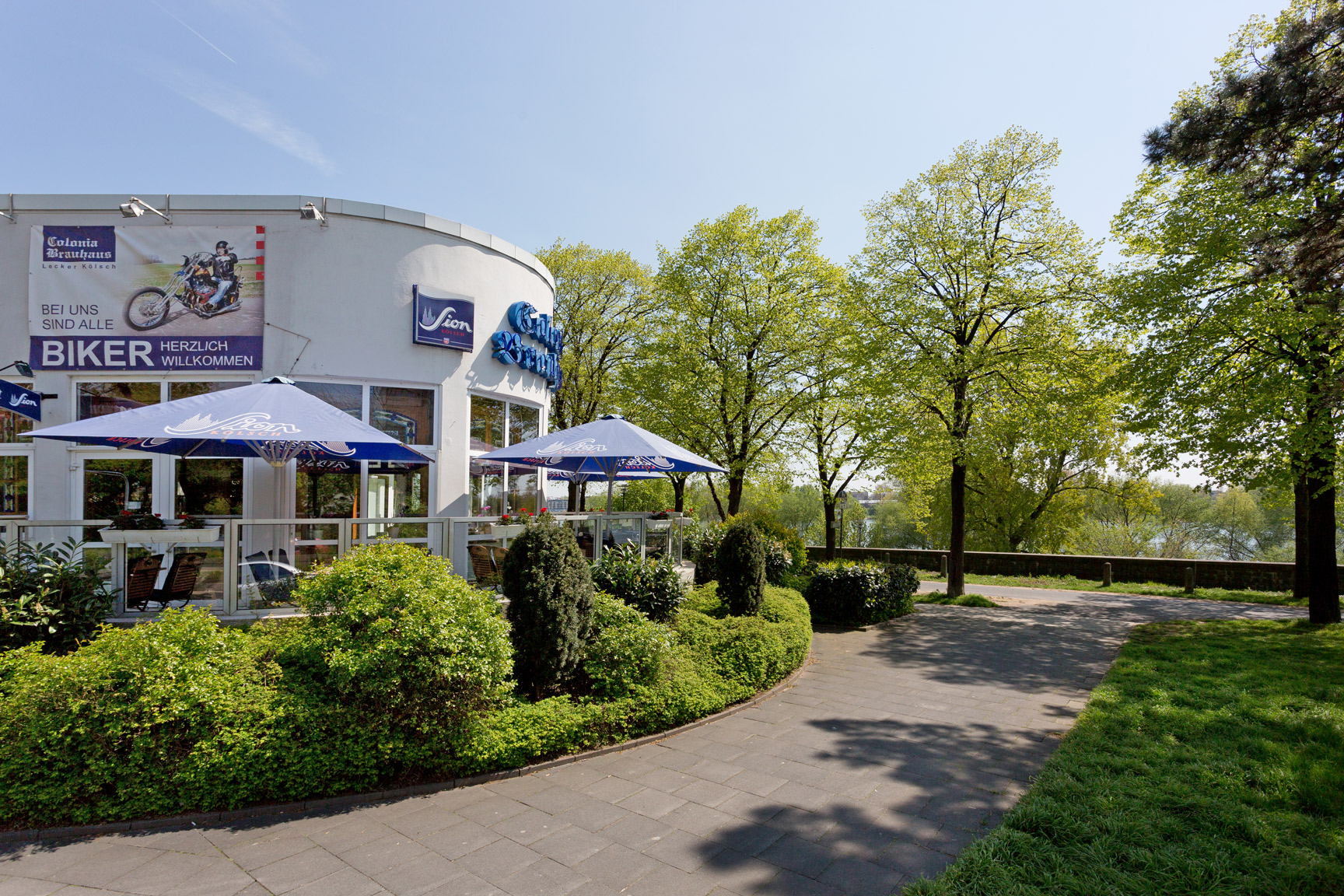 Lust auf einen kulinarischen Kurzurlaub mit Rheinblick? Das Colonia hat die Biergarten-Saison eröffn Lust auf einen kulinarischen Kurzurlaub mit Rheinblick? Das Colonia hat die Biergarten-Saison eröffn