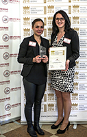 Melanie Buchner und Kornelia Malzner (Dr. Dr. Wagner Gesundheit & Pflege) nahmen den Award entgegen