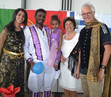 v.li.: A. Celik, Tesfei T. mit Tochter, Dolores Sanchez Bengoa, Hans-Rüdiger Kaufmann. Foto: Motzko v.li.: A. Celik, Tesfei T. mit Tochter, Dolores Sanchez Bengoa, Hans-Rüdiger Kaufmann. Foto: Motzko