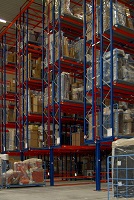 In den Corletten lagern Möbelstücke unterschiedlichster Größe, wie Küchenblöcke und Sofagarnituren.