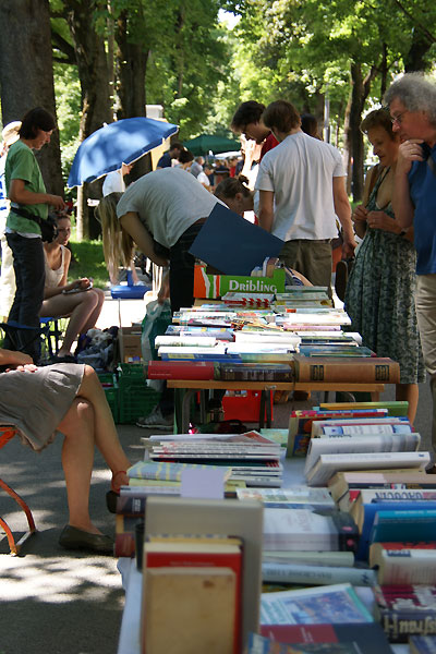 use[d]ful books - Spendenaktion von Bonavendi auf dem LISAR Bücherflohmarkt