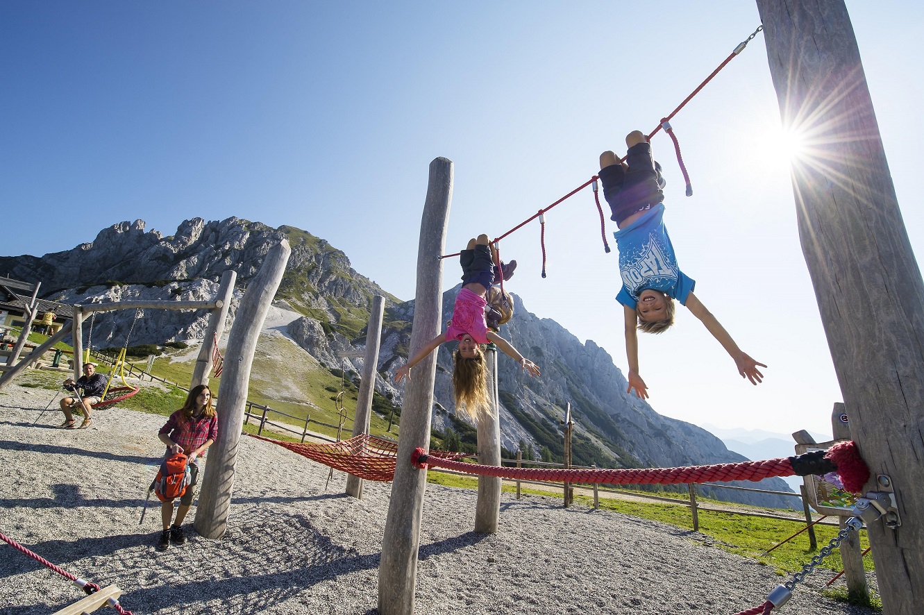 Das macht Kindern Spaß, hier am Bergspielplatz Nassfeld. (Foto: nassfeld.at)