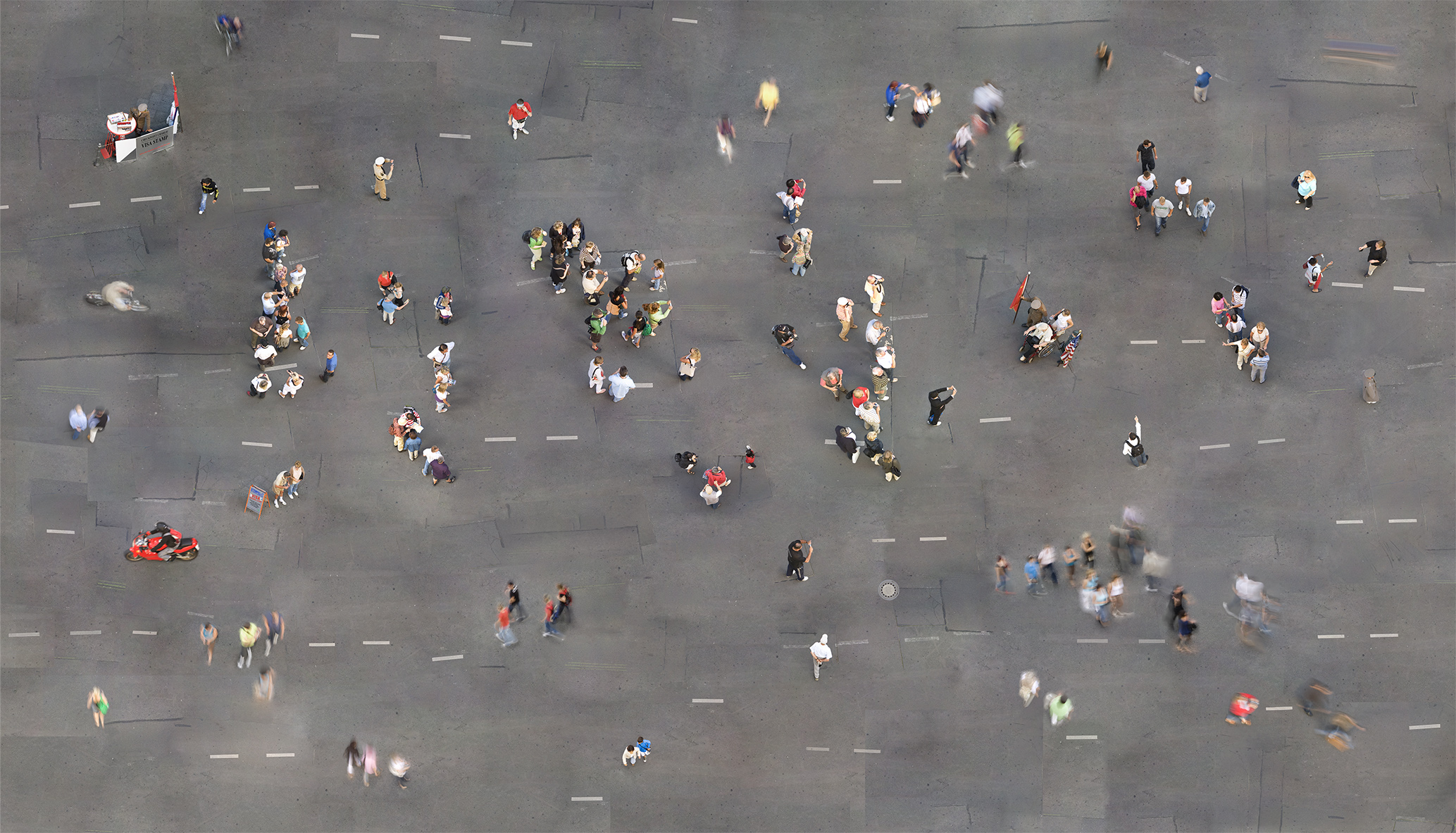 Fast Forward, Checkpoint Charlie (1,8h), Berlin | 2008 | Ultrachrome print | 152 x 252 cm