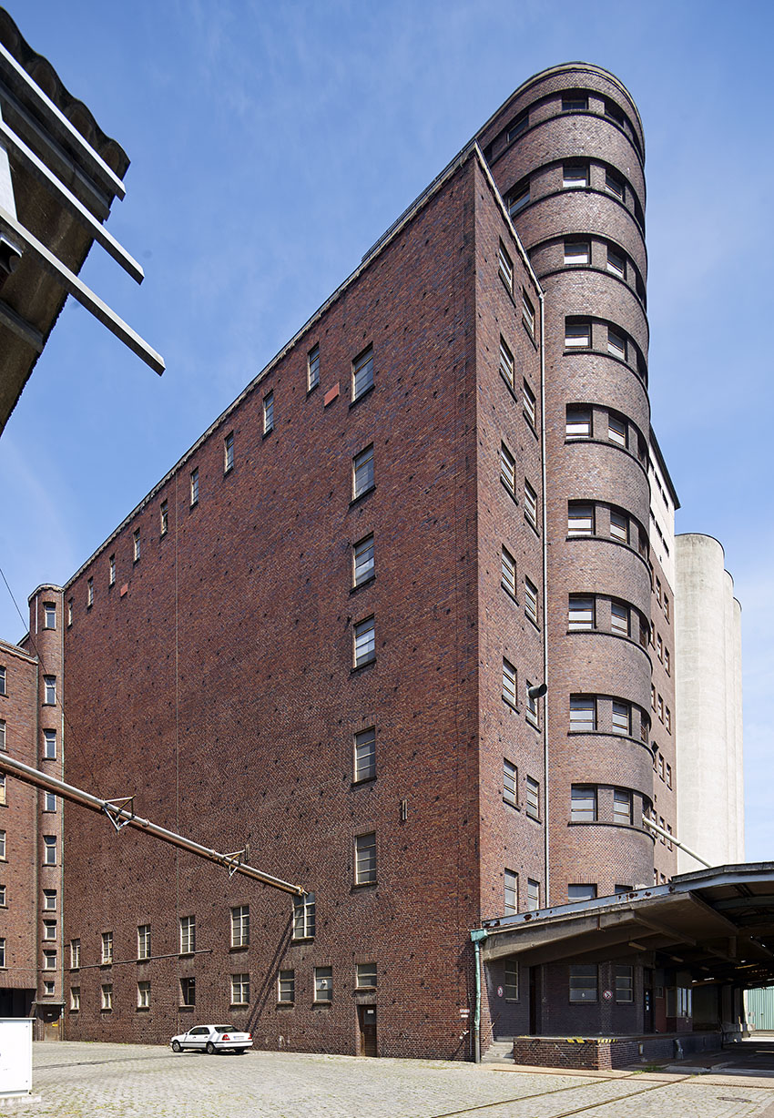 Silo im Mannheimer Hafen (Bildquelle: Westdeutsche Grundstücksauktionen AG)