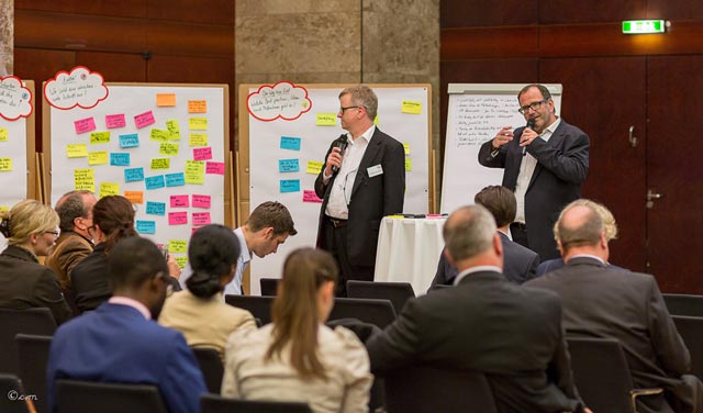 Austausch zwischen Personalverantwortlichen auf dem 1. HR-Summit Logistik & Mobilität Austausch zwischen Personalverantwortlichen auf dem 1. HR-Summit Logistik & Mobilität