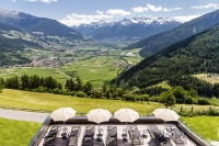 Blick auf Terrasse und Landschaft (Hotel Gerstl) Blick auf Terrasse und Landschaft (Hotel Gerstl)