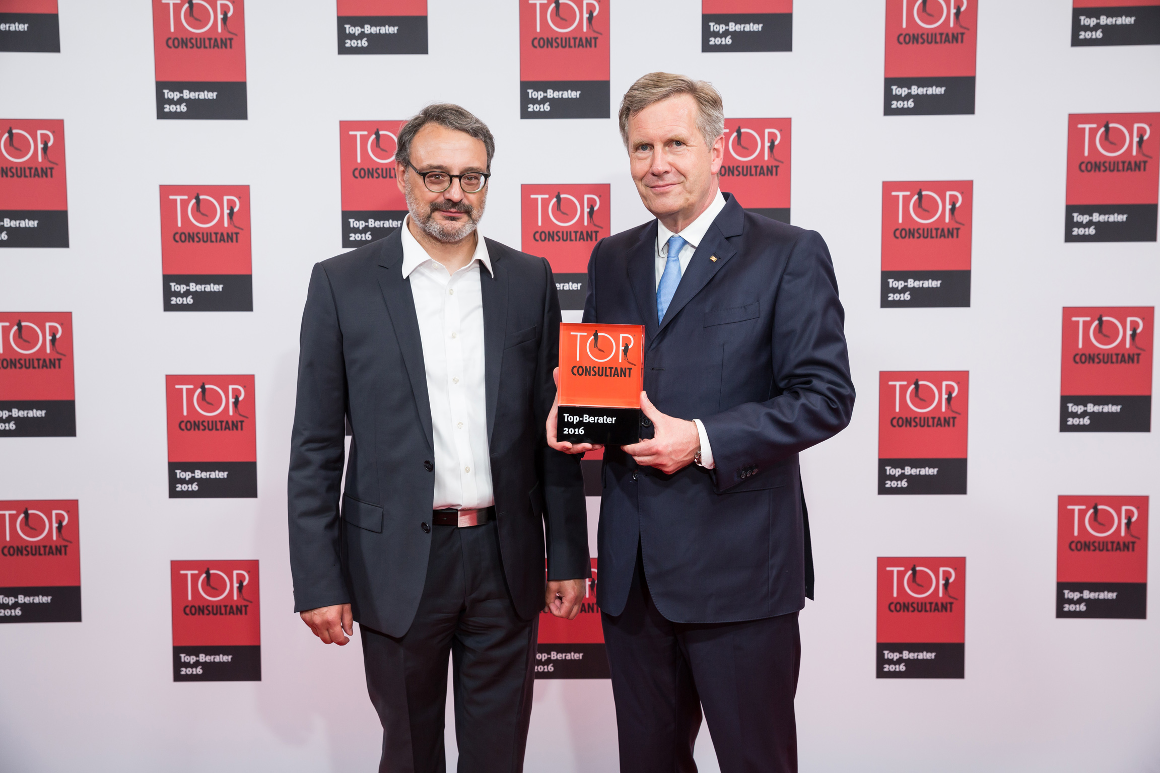 Bundespräsident a.D. Christian Wulff würdigt das Unternehmen und dessen Inhaber Wolfgang Dykiert (Bi