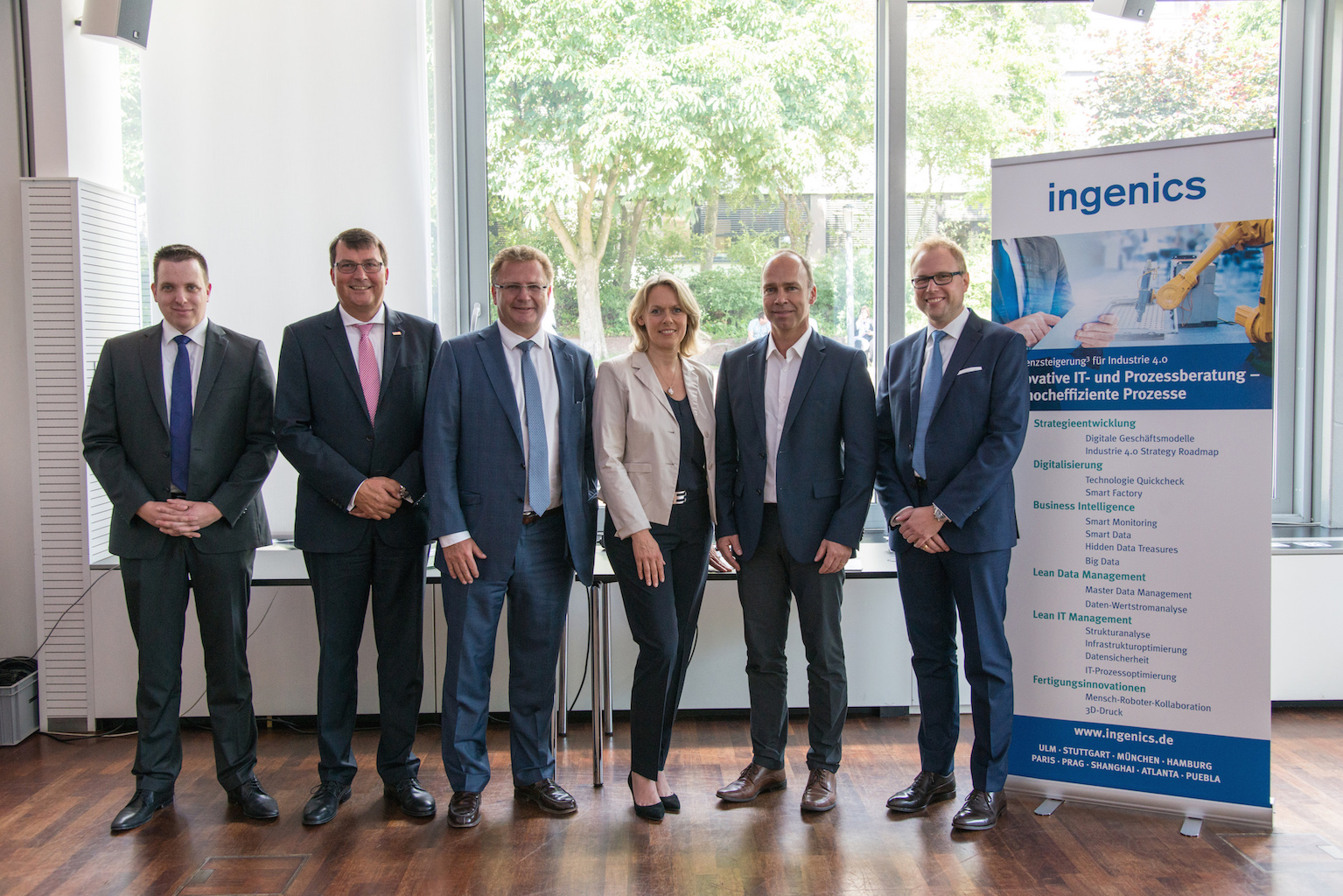 B. Aunkofer, Dr. C. Bönsch, Prof. O. Herkommer, U. Brucker, Prof. T. Bauernhansl, A. Hoberg (Bildque B. Aunkofer, Dr. C. Bönsch, Prof. O. Herkommer, U. Brucker, Prof. T. Bauernhansl, A. Hoberg (Bildque