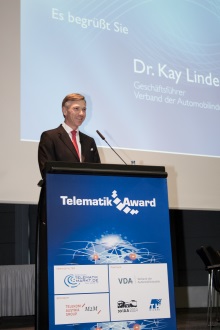 Dr. Kay Lindemann, VDA-Geschäftsführer, bei der Eröffnung des Telematik Awards 2014. Bild: Telematik Dr. Kay Lindemann, VDA-Geschäftsführer, bei der Eröffnung des Telematik Awards 2014. Bild: Telematik