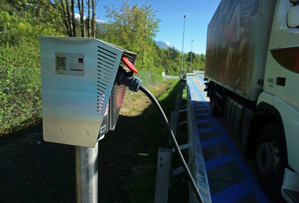 Kühl-LKW an der E-Tankstelle, (c) TIWAG Kühl-LKW an der E-Tankstelle, (c) TIWAG